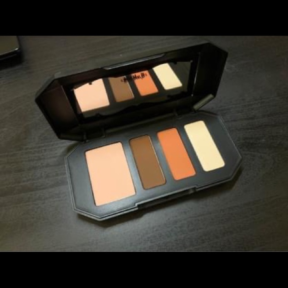 KVD eyeshadow palette in Dust